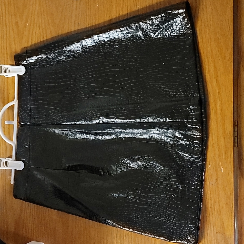 BLACK FAUX LEATHER CROC EFFECT MINI SKIRT